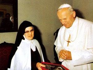 San Giovanni Paolo II e suor Lucia dos Santos.